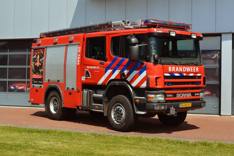 Kenteken: BJ-NZ-67 Roepnummer: 7233 > 20-1035 > 20-1045 Type voertuig: TS9 LD3250 HD250 T2400 Merk &amp; Type: Scania P114CB4x4 Opbouw: Touw-Godiva Bouwjaar: 2000 In dienst: 2000 Uit dienst:... Sinds 2016 als reserve TS voor cluster West.  