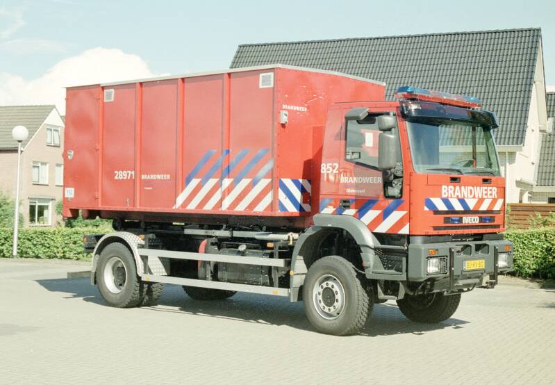 Kenteken: BJ-RV-80 Roepnummer: 852 Type voertuig: HAT Merk &amp; Type: Iveco ML190EW31[Cursor] Opbouw: Hyva Bouwjaar: 2000 In dienst: 2000 Uit dienst: 2016. Naar brandweer Markelo