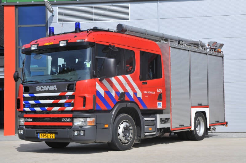 Kenteken: BJ-SL-22 Roepnummer: VL645 > 23-3233 Type voertuig: TS8 LD3250 HD240 T2000 Merk &amp; Type: Scania P94D230NA(4x4) Opbouw: Mostard-Godiva Bouwjaar: 2001 In dienst: 2009 Uit dienst: 2017. Afkomstig van Tegelen, naar Regio