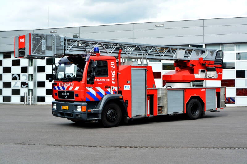 Kenteken: BJ-TF-11 Roepnummer: 39-750 > 07-3653 Kenteken: BJ-TF-11 Type voertuig: AL-K30 Merk &amp; Type: MAN 15.256LF[M2000L-City] Opbouw: Metz Bouwjaar: 2000 In dienst: 2000 Uit dienst: 2017