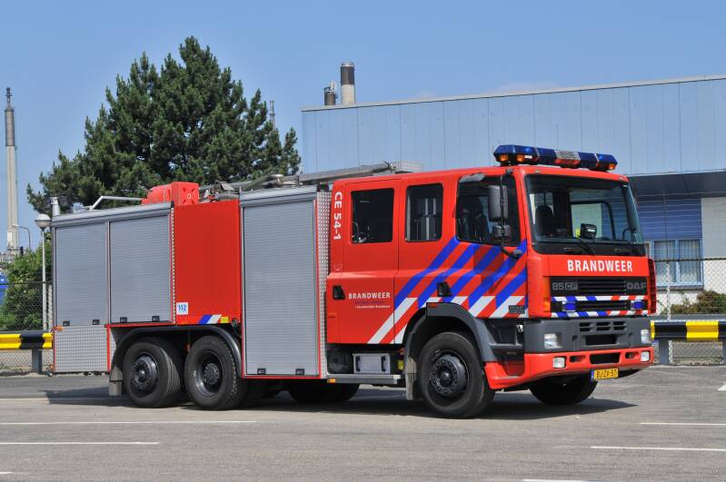 Kenteken: BJ-ZV-57 Roepnummer: TS54-1 > CE54-1 > CE50-2 Type voertuig: TS6 LD6000 HD300 T1500/4000 Merk &amp; Type: DAF FFN85CF380CF405 Opbouw: Hoogstaal > BTS-Godiva Bouwjaar: 2000 In dienst: 2000 Uit dienst: 2016 Standplaats: Botlekweg