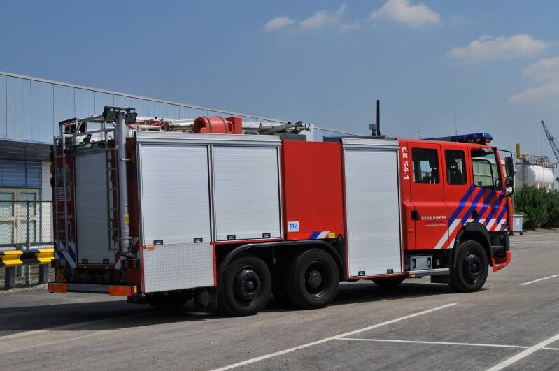 Kenteken: BJ-ZV-57 Roepnummer: TS54-1 > CE54-1 > CE50-2 Type voertuig: TS6 LD6000 HD300 T1500/4000 Merk &amp; Type: DAF FFN85CF380CF405 Opbouw: Hoogstaal > BTS-Godiva Bouwjaar: 2000 In dienst: 2000 Uit dienst: 2016 Standplaats: Botlekweg