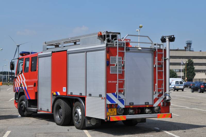 Kenteken: BJ-ZV-57 Roepnummer: TS54-1 > CE54-1 > CE50-2 Type voertuig: TS6 LD6000 HD300 T1500/4000 Merk &amp; Type: DAF FFN85CF380CF405 Opbouw: Hoogstaal > BTS-Godiva Bouwjaar: 2000 In dienst: 2000 Uit dienst: 2016 Standplaats: Botlekweg