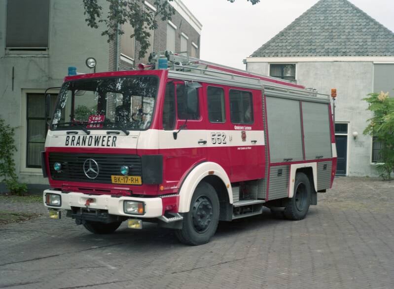 Kenteken: BK-17-RH Roepnummer: 552 Type voertuig: TS9 LD3000 HD250 T1500 Merk &amp; Type: Mercedes Benz 1017F36 Opbouw: Doeschot-Rosenbauer Bouwjaar: 1984 In dienst: 1984 Uit dienst: 2001