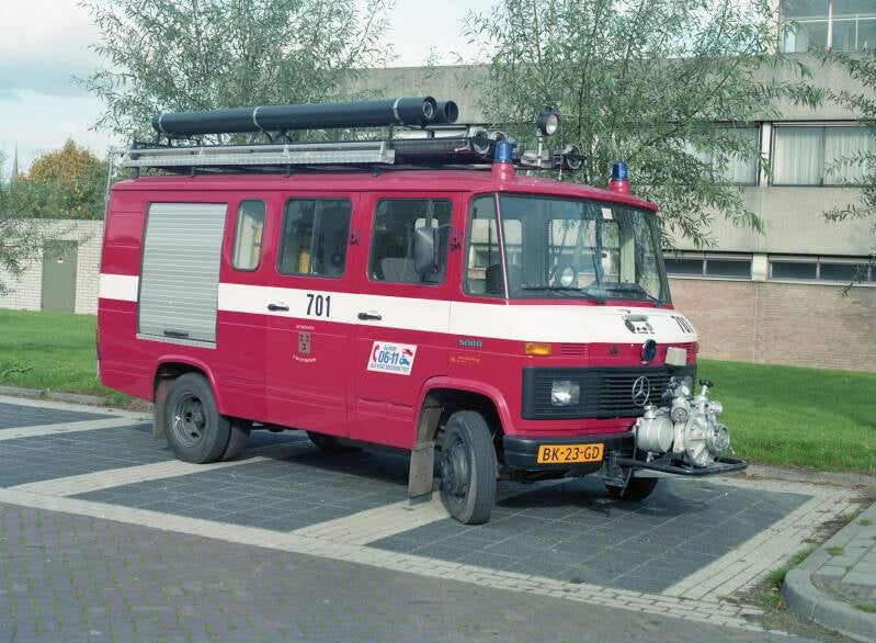 Kenteken: BK-23-GD Roepnummer: 701 Type voertuig: AS9 LD2000 Merk &amp; Type: Mercedes Benz LF508D29 Opbouw: den Hartog-Bachert Bouwjaar: 1984 In dienst: 1984 Uit dienst: 1997