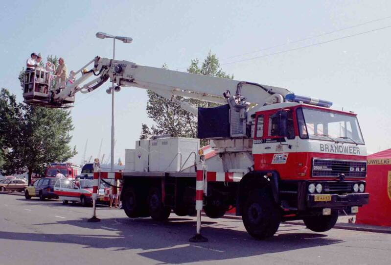 Kenteken: BK-46-KD Roepnummer: Type voertuig: HW-23,5 Merk &amp; Type: Daf FFG2505DHS555 Opbouw: Hilton Bouwjaar: 1984 In dienst: 1984 Uit dienst: 1993.   Verkocht aan brandweer Oss