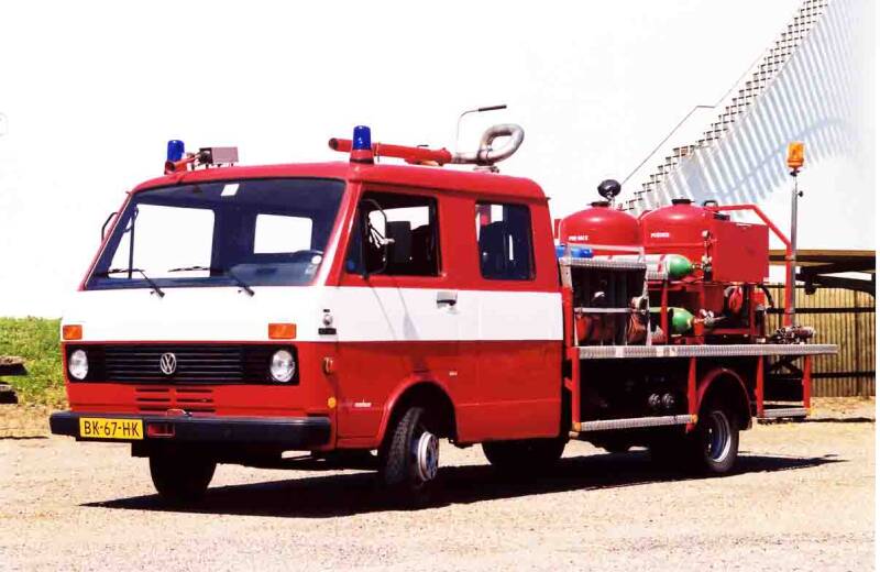 Kenteken: BK-67-HK Roepnummer: FF01 Type voertuig: SPB6 LD.... T-/750 P750 Merk &amp; Type: Volkswagen LT45D Opbouw: Doeschot-Rosenbauer Bouwjaar: 1984 In dienst: 1984 Uit dienst: 2015