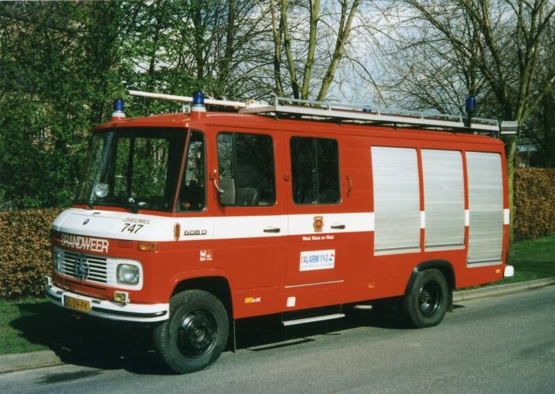 Kenteken: 49-MB-40 > BL-29-PK Roepnummer: 747 Type voertuig: TS8 LD2000 HD230 T800 Merk &amp; Type: Mercedes Benz LF508D29 Opbouw: den Hartog Bouwjaar: 1979 In dienst: 1979 Uit dienst: 199.