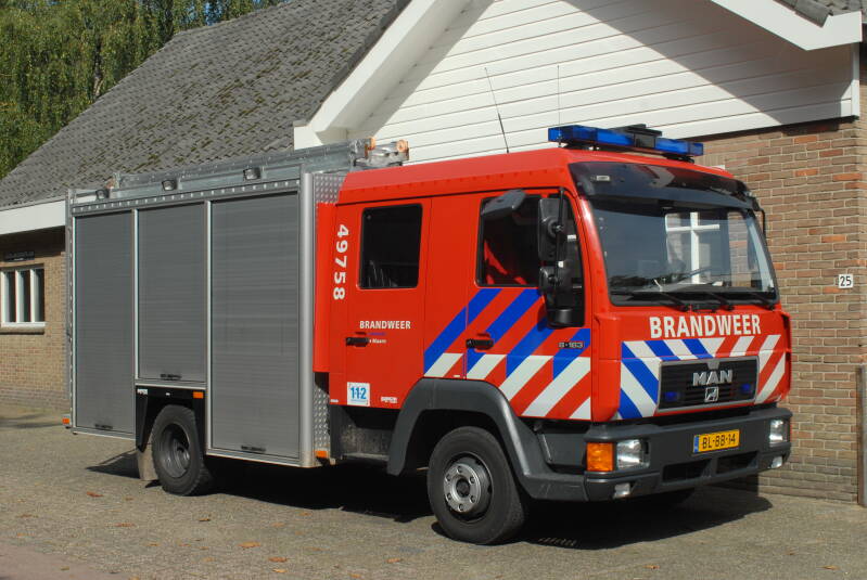 Kenteken: BL-BB-14 Roepnummer: 49-758 Type voertuig: HV-2 / PM6 Merk &amp; Type: MAN 8.163LF (L2000) Opbouw: Mucar Bouwjaar: 2002 In dienst: 2002 Uit dienst: 2011. Regionaal voertuig
