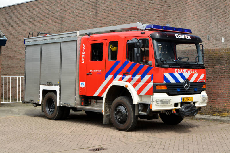 Kenteken: BL-HF-58 Roepnummer: 1632 > 24-3831 Type voertuig: TST8 LD3000 HD250 T2500/200 Merk &amp; Type: Mercedes Benz 1328AF36[Atego] Opbouw: Hoogstaal-Godiva Bouwjaar: 2001 In dienst: 2001 Uit dienst: 2017