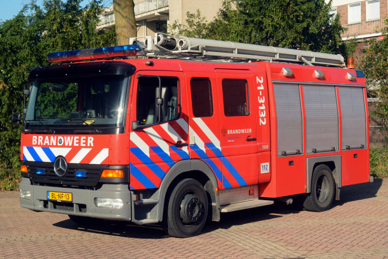 Kenteken: BL-NF-13 Roepnummer: 80-730 > 21-3132 Type voertuig: TS8 LD3250 HD240 T1500 Merk &amp; Type: Mercedes Benz 1325F36[Atego] Opbouw: Touw-Godiva Bouwjaar: 2001 In dienst: 2001 Uit dienst: 2017. Naar regio als regionale reserve TS 