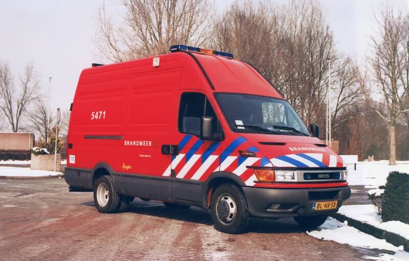 Kenteken: BL-NR-38 Roepnummer: 678 > 05-5471 Type voertuig: HV-SI Merk &amp; Type: Iveco Daily 50C13V(4x4) Opbouw: Ziegler Brandweertechniek Bouwjaar: 2001 In dienst: 2001 Uit dienst: 2016