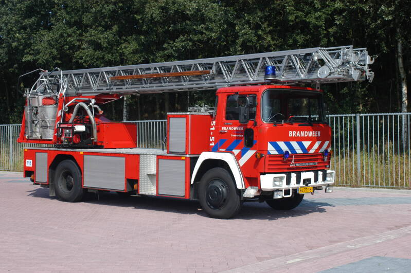 Kenteken: BL-PT-16 Roepnummer: 751 > 51-51 Type voertuig: AL-K30 Merk &amp; Type: Magirus Deutz 192D13F Opbouw: Magirus Bouwjaar: 1979 In dienst: 2002 Uit dienst: 2009.  Overgenomen van brandweer Keulen