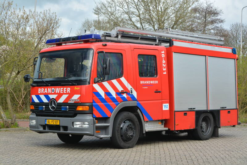 Kenteken: BL-PZ-87 Roepnummer: 66-732 > 16-4231 > 16-4130 Type voertuig: TS6 LD2800 HD265 T1500 Merk &amp; Type: Mercedes Benz 1225F33[Atego] Opbouw: Ziegler Brandweertechniek Bouwjaar: 2002 In dienst: 2002 Uit dienst: 2019. 