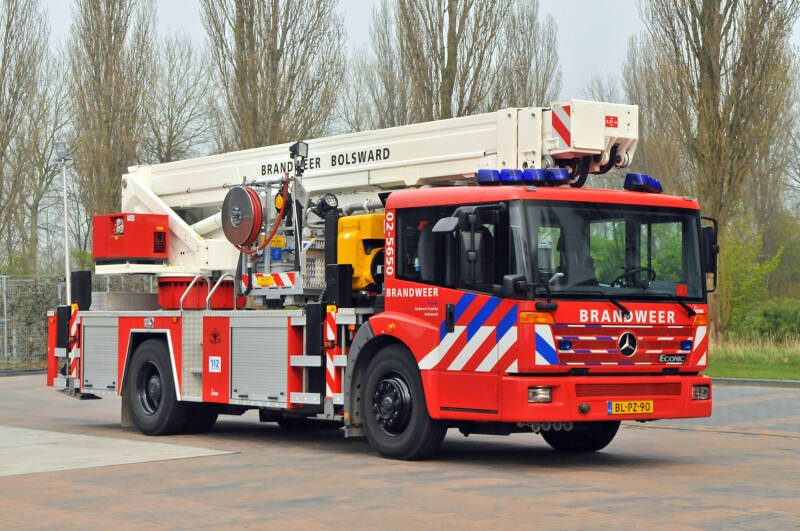 Kenteken: BL-PZ-90 Roepnummer: 20-635 > 02-5650 Type voertuig: HW-27 Merk &amp; Type: Mercedes Benz 1828LLF45[Econ] Opbouw: Bronto Bouwjaar: 2001 In dienst: 2001 Uit dienst: 2020