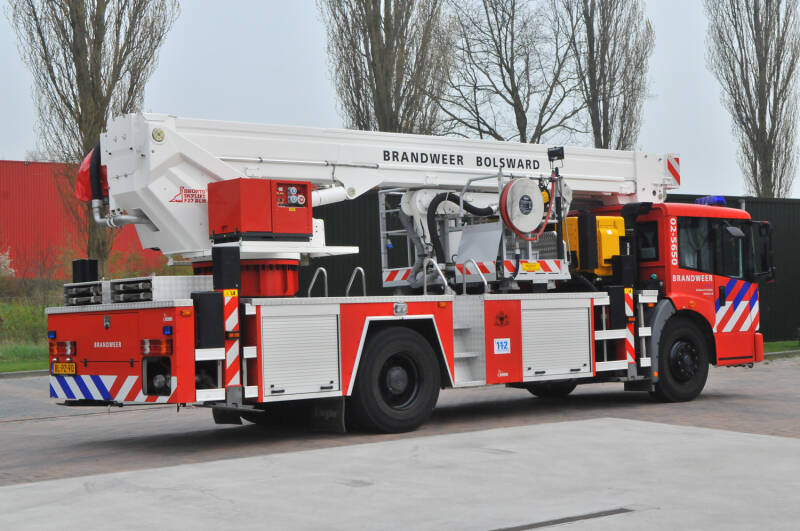 Kenteken: BL-PZ-90 Roepnummer: 20-635 > 02-5650 Type voertuig: HW-27 Merk &amp; Type: Mercedes Benz 1828LLF45[Econ] Opbouw: Bronto Bouwjaar: 2001 In dienst: 2001 Uit dienst: 2020