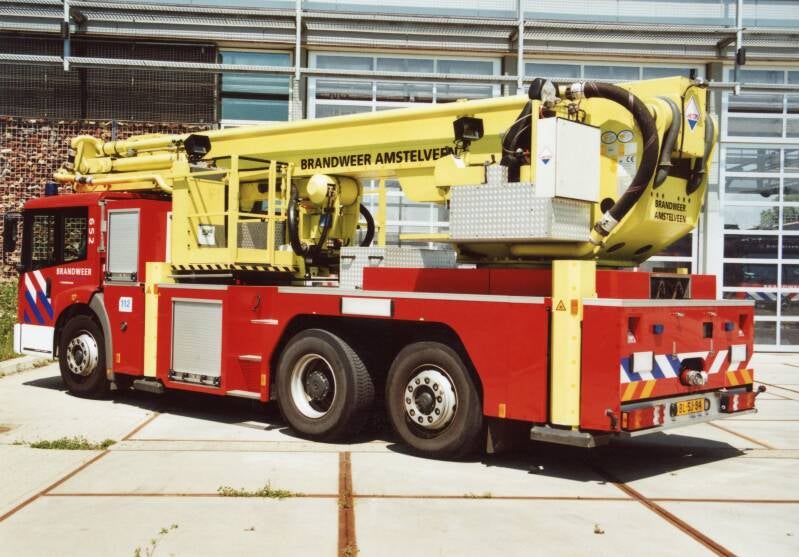 Roepnummer: (203) 652 > 13-3251 Type voertuig: HW-27 Merk &amp; Type: Mercedes Benz 2628F52[Econ] Opbouw: Hilton Bouwjaar: 2002 In dienst: 2002 Uit dienst: 2008