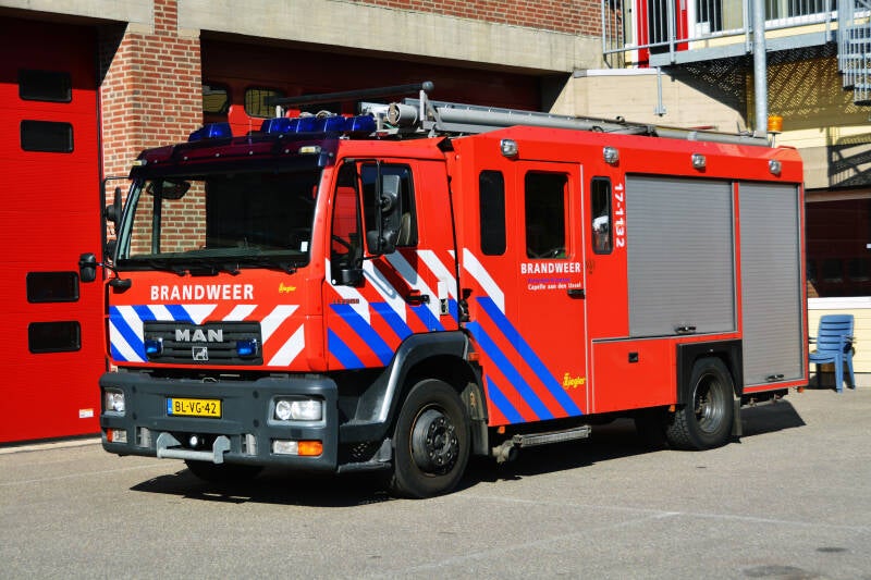 Kenteken: BL-VG-42 Roepnummer: TS33-1 > TS33-2 > 17-1132 Type voertuig: TS7 LD3200 HD250 T1500/100 Merk &amp; Type: MAN 14.225LF[M2000] Opbouw: Ziegler Brandweertechniek Bouwjaar: 2002 In dienst: 2002 Uit dienst: 2022 Standplaats: Capelle aan den IJssel