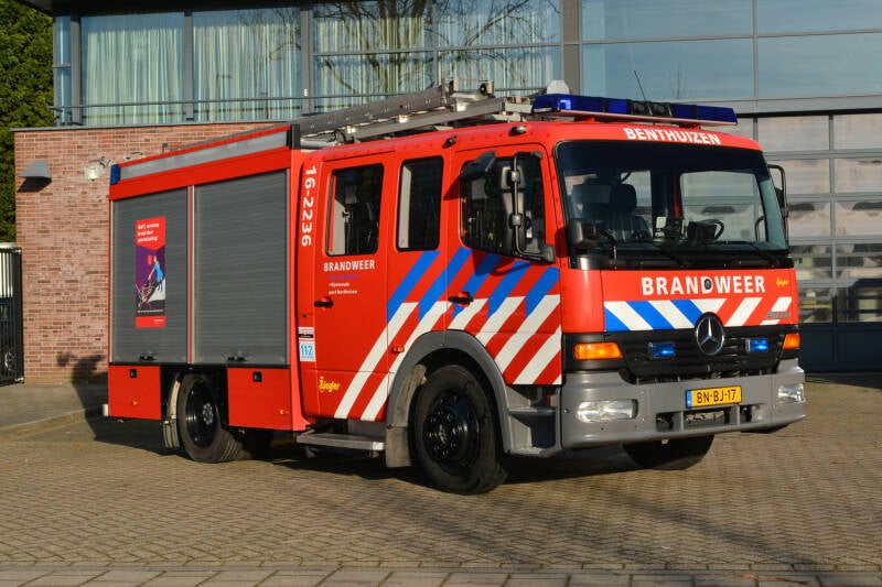 Kenteken: BN-BJ-17 Roepnummer: 66-849 > 16-2236 Type voertuig: TS8 LD2800 HD265 T1500 Merk &amp; Type: Mercedes Benz 1225F36[Atego] Opbouw: Ziegler Brandweertechniek Bouwjaar: 2002 In dienst: 2002 Uit dienst: 2023