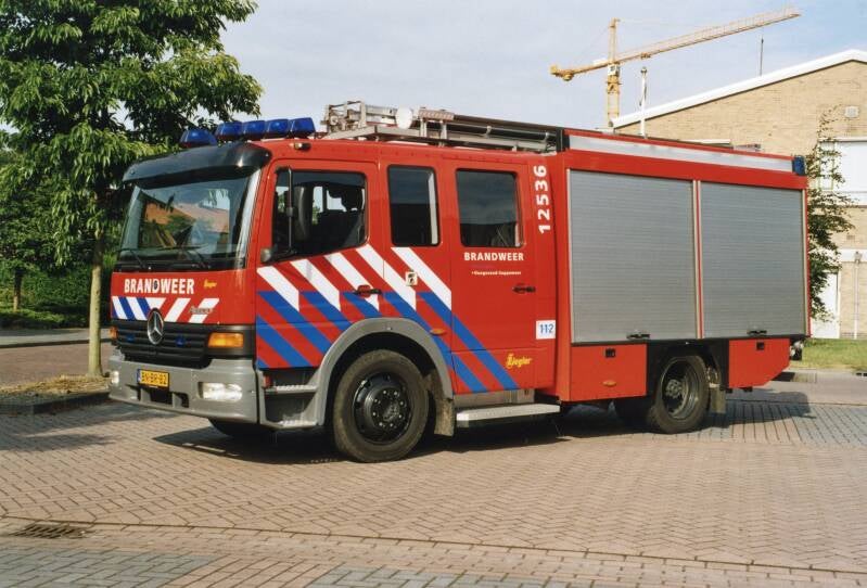 Kenteken: BN-BR-82 Roepnummer: 536 > 01-2131 Type voertuig: TS8 LD2800 HD265 T1500 Merk &amp; Type: Mercedes Benz 1328F36[Atego] Opbouw: Ziegler Brandweertechniek Bouwjaar: 2002 In dienst: 2002 Uit dienst: 2022
