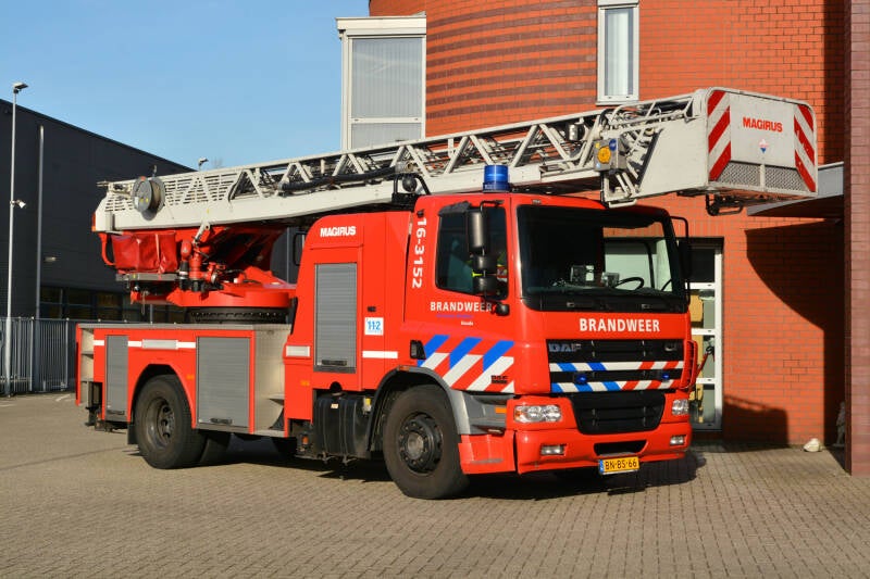 Kenteken: BN-BS-66 Roepnummer: 16-3152 Type voertuig: AL-K30 Merk &amp; Type: DAF FF CF75.310PC420 Opbouw: Magirus Bouwjaar: 2002 In dienst: 2023