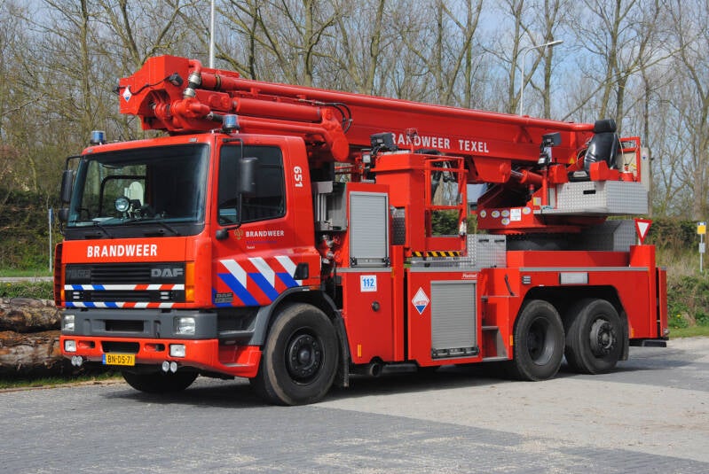 Kenteken: BN-DS-71 Roepnummer: 651 > 10-5951 Type voertuig: HW-27,5 Merk &amp; Type: DAF FFN75.320CF405 Opbouw: Hilton Bouwjaar: 2002 In dienst: 2011 Uit dienst: 2020.  Afkomstig van brandweer Hilversum