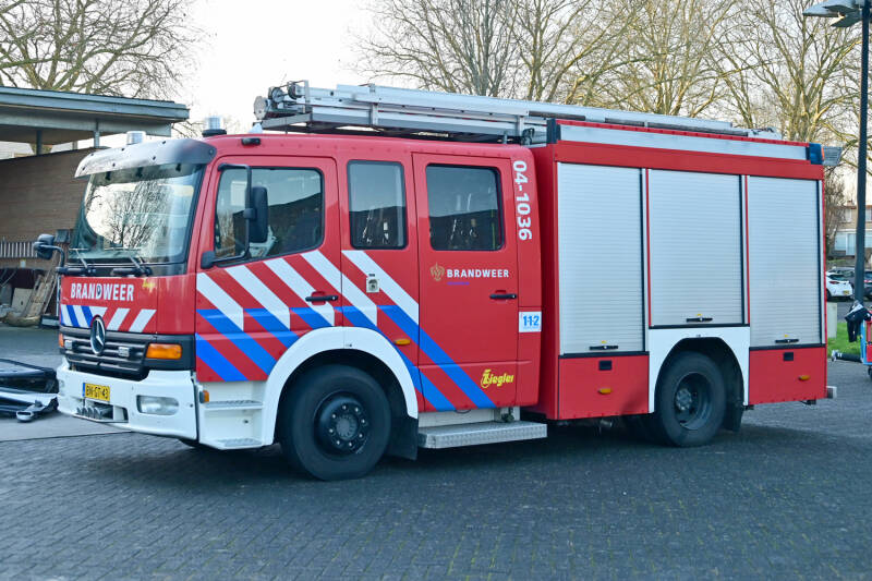 Kenteken: BN-GT-43 Roepnummer: 04-1036 Type voertuig: TS7 LD2800 HD265 T2000 Merk &amp; Type: Mercedes Benz 1325F36[Atego] Opbouw: Ziegler Brandweertechniek Bouwjaar: 2002 In dienst: 2021 Uit dienst: