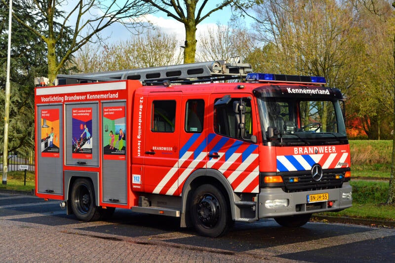 Kenteken: BN-JH-55 Roepnummer: Type voertuig: TS7 LD3250 HD240 T1500 Merk &amp; Type: Mercedes Benz 1325F36[Atego] Opbouw: Gemco-Godiva Bouwjaar: 2002 In dienst: 2019 Uit dienst:. Afkomstig van Heemskerk (12-2130) Regionaal voertuig, tbv afd. Brandveilig Leve