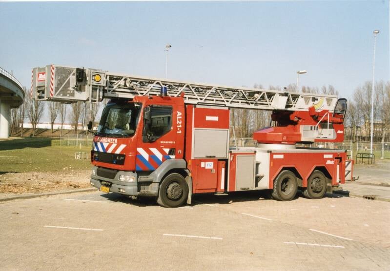  Kenteken: BN-LH-42 Roepnummer: AL21-1Type voertuig: AL-K30 Merk &amp; Type: DAF FFN.LF55.250CF380 Opbouw: Metz Bouwjaar: 2003 In dienst: 2003 Uit dienst: 2011 Standplaats: Rotterdam-Laanslootseweg