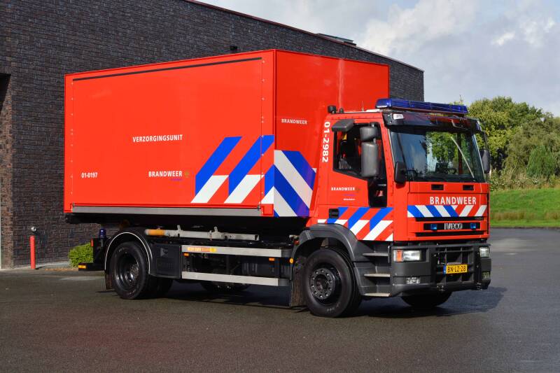 Kenteken: BN-LZ-28 Roepnummer: 01-2982 Type voertuig: HA Merk &amp; Type: Iveco ML180E23[Tactor] Opbouw: Leebur Bouwjaar: 2003 In dienst: 2019 Uit dienst: 2021.  Regionaal voertuig. Afkomstig van Groningen. Naar Zuidhorn .