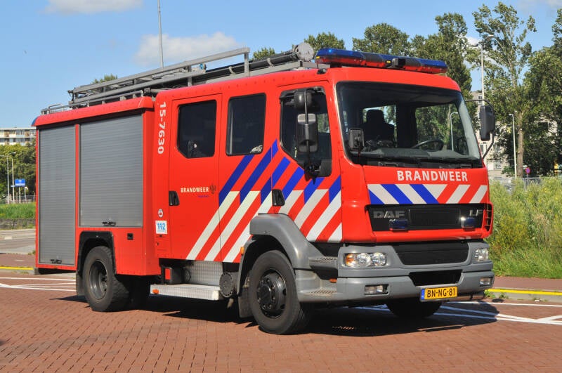 Kenteken: BN-NG-81 Roepnummer: TS11 > 30 > 15-7630 Type voertuig: TS7 LD2800 HD265 T1500 Merk &amp; Type: DAF FF.LF55.250.15CF365 Opbouw: Ziegler Brandweertechniek Bouwjaar: 2003 In dienst: 2003 Uit dienst: 2018 Standplaats: den Haag - Laak