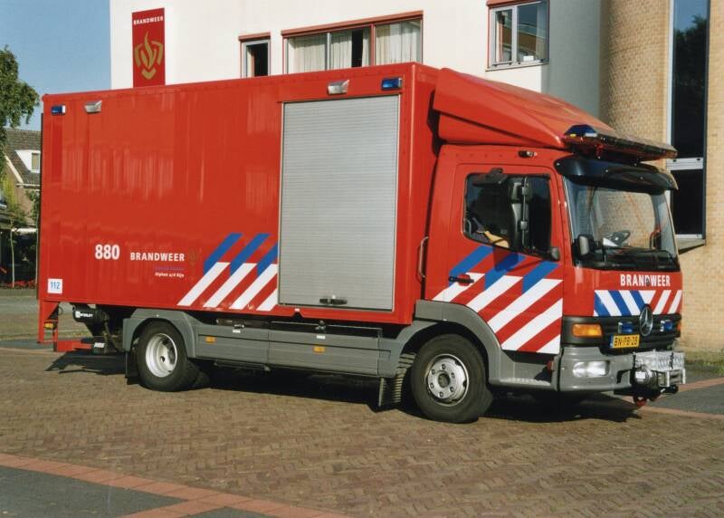 Kenteken: BN-PB-28 Roepnummer: 66-880 > 16-2271 Type voertuig: HV-2 Merk &amp; Type: Mercedes Benz 1018-36[Atego] Opbouw: Akkermans Bouwjaar: 2003 In dienst: 2003 Uit dienst: 2026
