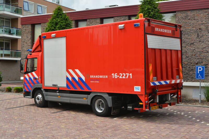 Kenteken: BN-PB-28 Roepnummer: 66-880 > 16-2271 Type voertuig: HV-2 Merk &amp; Type: Mercedes Benz 1018-36[Atego] Opbouw: Akkermans Bouwjaar: 2003 In dienst: 2003 Uit dienst:. Regionaal voertuig.