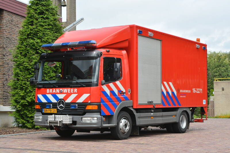 Kenteken: BN-PB-28 Roepnummer: 66-880 > 16-2271 Type voertuig: HV-2 Merk &amp; Type: Mercedes Benz 1018-36[Atego] Opbouw: Akkermans Bouwjaar: 2003 In dienst: 2003 Uit dienst:. Regionaal voertuig.
