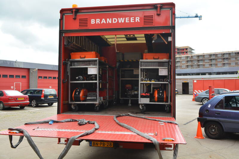 Kenteken: BN-PB-28 Roepnummer: 66-880 > 16-2271 Type voertuig: HV-2 Merk &amp; Type: Mercedes Benz 1018-36[Atego] Opbouw: Akkermans Bouwjaar: 2003 In dienst: 2003 Uit dienst:. Regionaal voertuig.