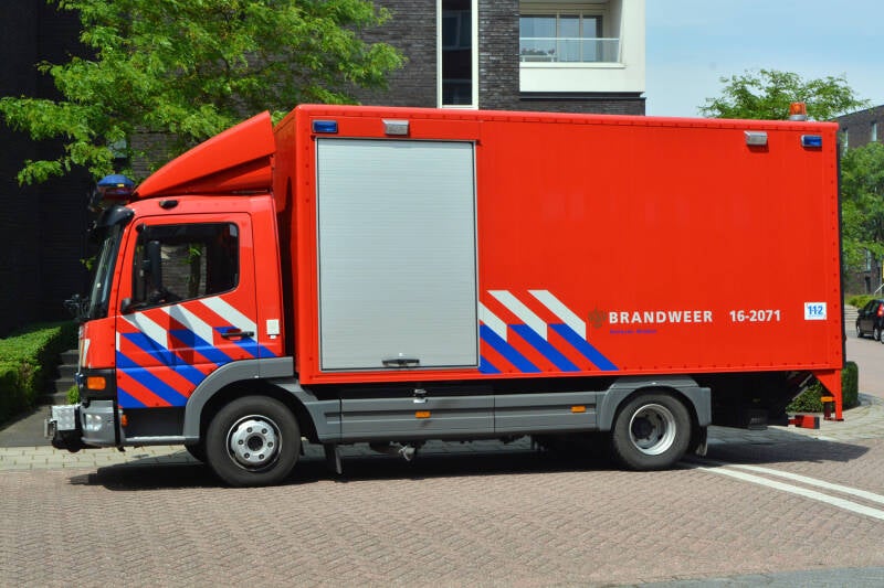 Kenteken: BN-RB-18 Roepnummer: 887 > 16-2071 Type voertuig: HV Merk &amp; Type: Mercedes Benz 1018-36[Atego] Opbouw: Akkermans Bouwjaar: 2004 In dienst: 2004 Uit dienst: 2026