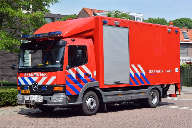 Kenteken: BN-RB-18 Roepnummer: 887 > 16-2071 Type voertuig: HV Merk &amp; Type: Mercedes Benz 1018-36[Atego] Opbouw: Akkermans Bouwjaar: 2004 In dienst: 2004 Uit dienst: 2026
