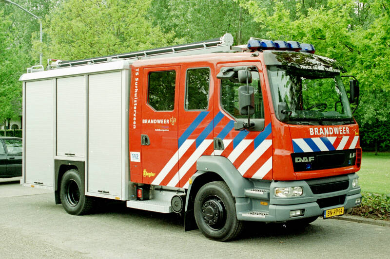 Kenteken: BN-RP-14 Roepnummer: 753 > 02-4533 Type voertuig: TS8 LD2800 HD265 T1500 Merk &amp; Type: DAF FF.LF55.250-15CF365 Opbouw: Ziegler Brandweertechniek Bouwjaar: 2003 In dienst: 2003 Uit dienst: 2020