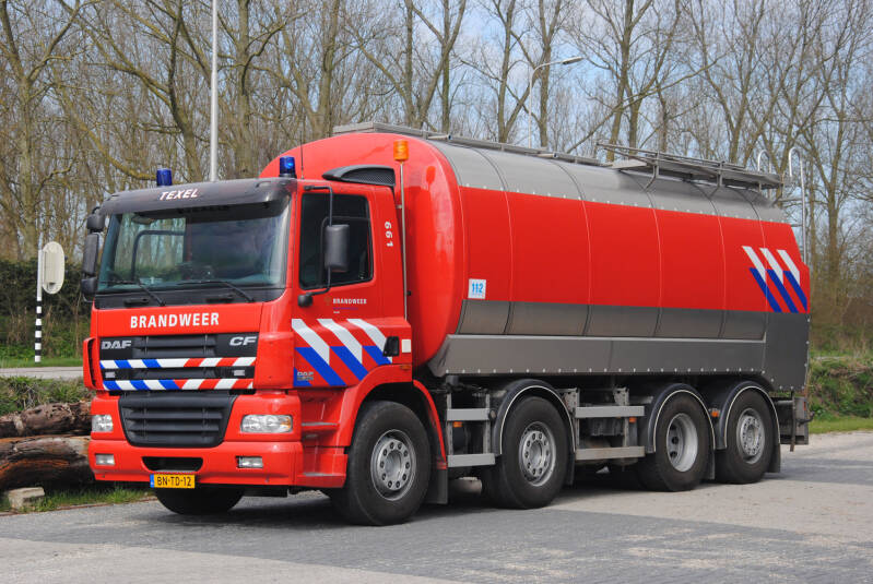 Kenteken: BN-TD-12 Roepnummer: 661 > 10-5982 Type voertuig: TW-WA (LD1800) T23000 Merk &amp; Type: DAF FAC.CF85.340RC Opbouw: Hobur-(Rosenbauer) Bouwjaar: 2003 In dienst: 2010 Uit dienst: