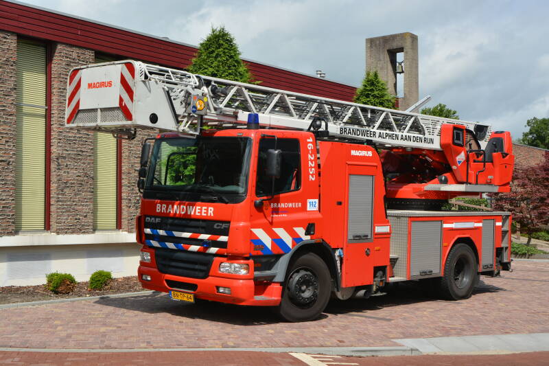 Kenteken: BN-TP-64 Roepnummer: 66-850 > 16-2252 Kenteken: BN-TP-64 Type voertuig: AL-K30 Merk &amp; Type: DAF FF.CF75.310PC420 Opbouw: Hilton-Magirus Bouwjaar: 2003 In dienst: 2003 Uit dienst: