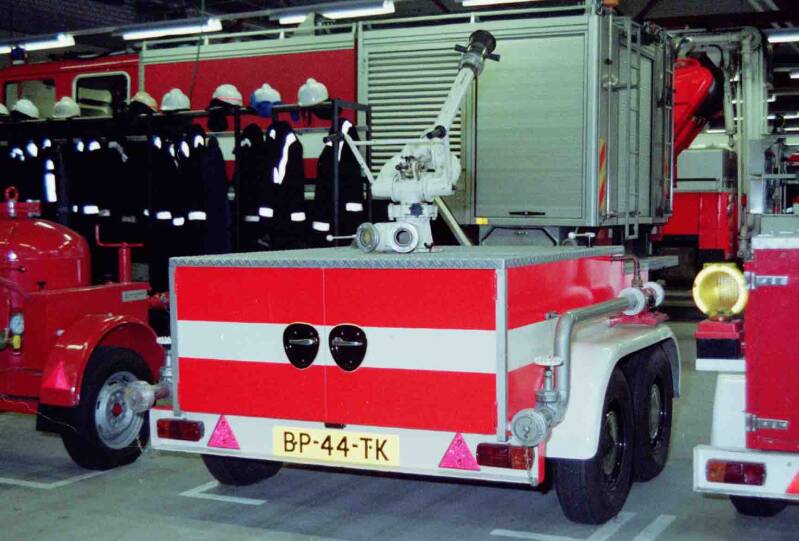 Kenteken: BP-44-TK Roepnummer: 202 Type voertuig: TS6 MD/LD2600 T6500 Merk &amp; Type: Iveco 260.26NW... Opbouw: Ajax-Ziegler Bouwjaar: 1986 In dienst: 1986 Uit dienst: 2004.  Aanhanger.