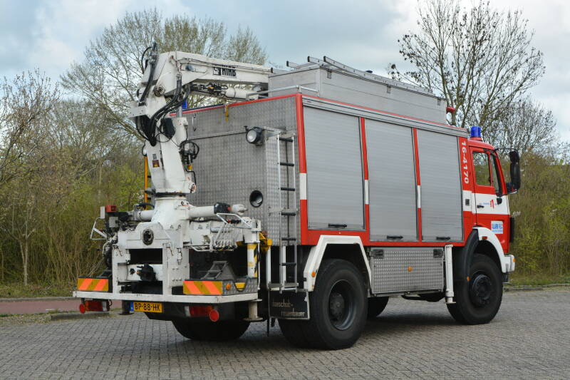 Kenteken: BP-88-HK Roepnummer: 781 > 16-4170 Type voertuig: HV-1 Merk &amp; Type: Mercedes Benz 1622AF36 Opbouw: Doeschot-Rosenbauer-Hiab Bouwjaar: 1985 In dienst: 1985 Uit dienst: 2017