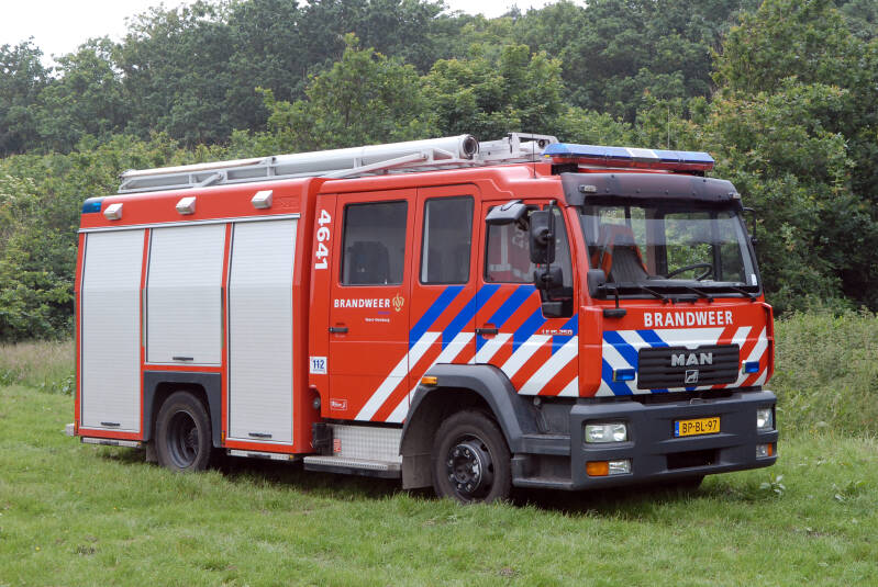 Kenteken: BP-BL-97 Roepnummer: 19-4641 > 19-4633 Type voertuig: TS8 LD2000 HD230 T1750 Merk &amp; Type: MAN 15.255LLLF[M2000] Opbouw: Touw-Godiva Bouwjaar: 2003 In dienst: 2003 Uit dienst: 2021