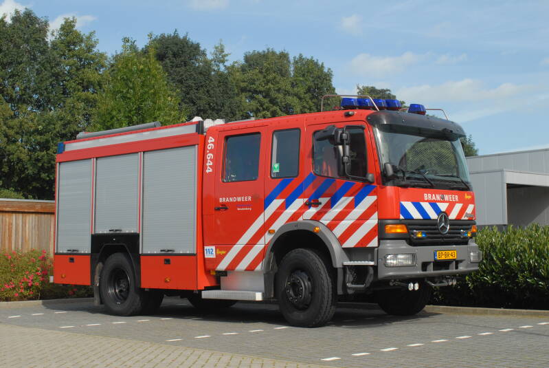 Kenteken: BP-BR-43 Roepnummer: 46-644 > 09-6441 Type voertuig: TS8 LD2800 HD250 T3000 Merk &amp; Type: Mercedes Benz 1528AF38[Atego] Opbouw: Ziegler Brandweertechniek Bouwjaar: 2003 In dienst: 2003 Uit dienst: 2018