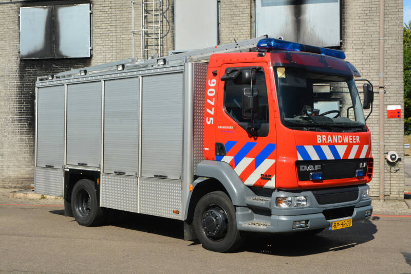 Kenteken: BP-HF-03 Roepnummer: 90-755 > 24-3571 Type voertuig: HV-2+ Merk &amp; Type: DAF FF.LF55.250CF325 Opbouw: Mucar Bouwjaar: 2004 In dienst: 2014 Uit dienst: 2020 Standplaats: Margraten. Overgenomen van brandweer Mechelen.