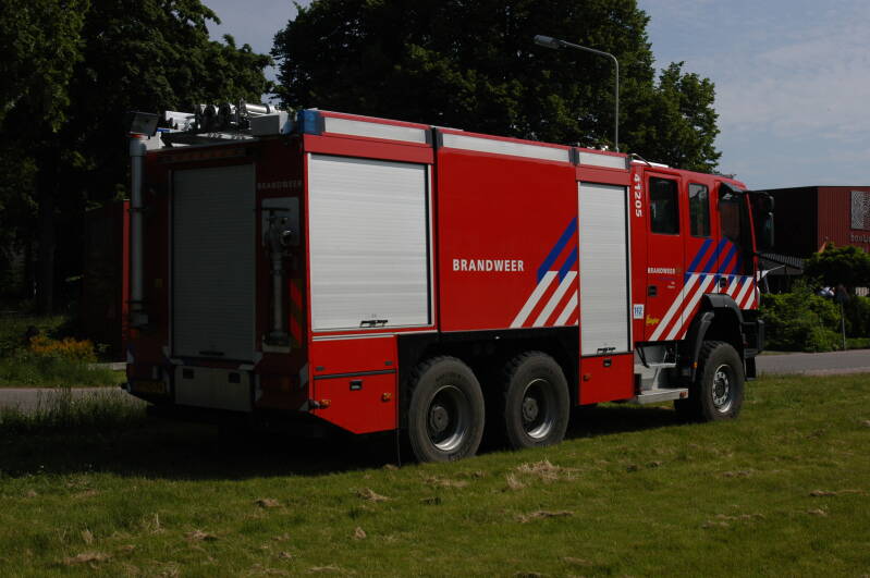 Kenteken: BP-HS-74 Roepnummer: 41-205 > 07-2341 Type voertuig: TS6 LD2800 HD265 T10000 Merk &amp; Type: Iveco MP380E[Eurotracker] Opbouw: Ziegler Brandweertechniek Bouwjaar: 2004 In dienst: 2004