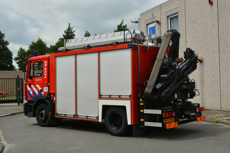 Kenteken: BP-JF-49 Roepnummer: 25-671 > 25-4171 Type voertuig: HV-1 Merk &amp; Type: MAN 14.285MLLC[M2000-Intercirty] Opbouw: Ziegler Brandweertechniek-Hiab Bouwjaar: 2004 In dienst: 2004 Uit dienst: Standplaats: Almere - Poort