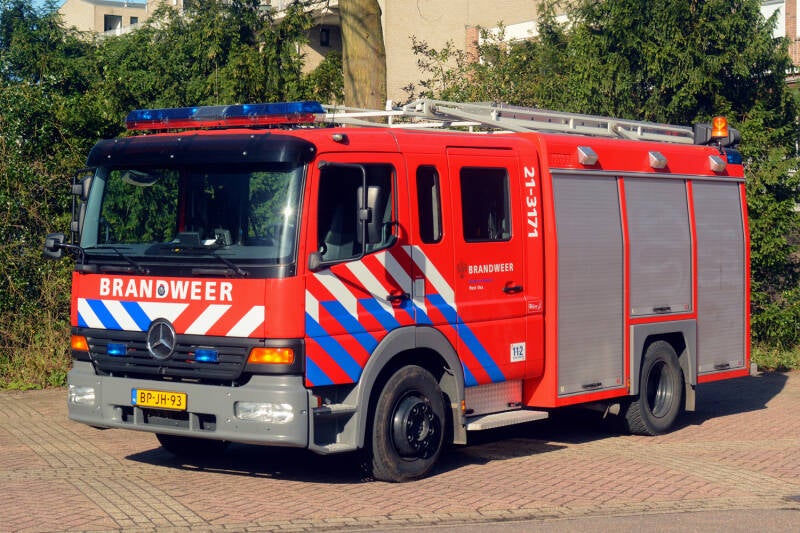 Kenteken: BP-JH-93 Roepnummer: 80-771 > 21-3171 Type voertuig: HV-2 / PM6 Merk &amp; Type: Mercedes Benz 1225F36[Atego] Opbouw: Touw Bouwjaar: 2004 In dienst: 2004 Uit dienst: 2017.  Naar Sint Michielsgestel, korps Berlicum 