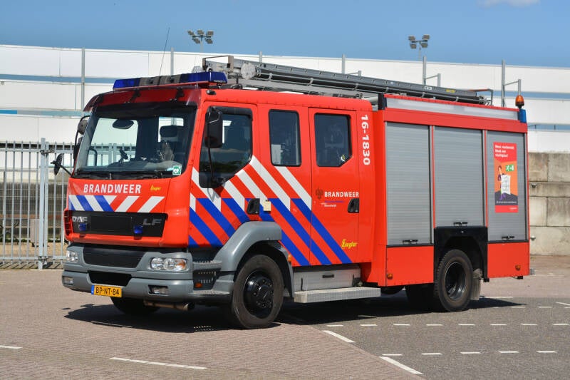 Kenteken: BP-NT-84 Roepnummer: 635 > 16-1830 Type voertuig: TS. LD2800 HD265 T1500 Merk &amp; Type: DAF FF.LF55.250-15CF Opbouw: Ziegler Brandweertechniek Bouwjaar: 2005 In dienst: 2005. Uit dienst: 2023.