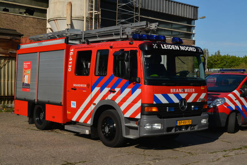Kenteken: BP-RV-70 Roepnummer: 16-4231 > 16-4130 Type voertuig: TS7 LD2800 HD265 T1500 Merk &amp; Type: Mercedes Benz 1325F36[Atego] Opbouw: Ziegler Brandweertechniek Bouwjaar: 2004 In dienst: 2017 Uit dienst:. Afkomstig van Lisse